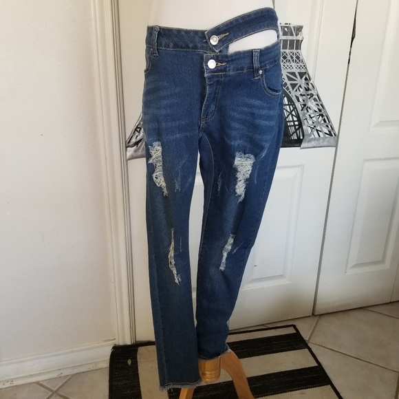 Distressed Stretchy Blue Jean with Back Embroidered Lips Wings Decor Large New - Picture 3 of 10